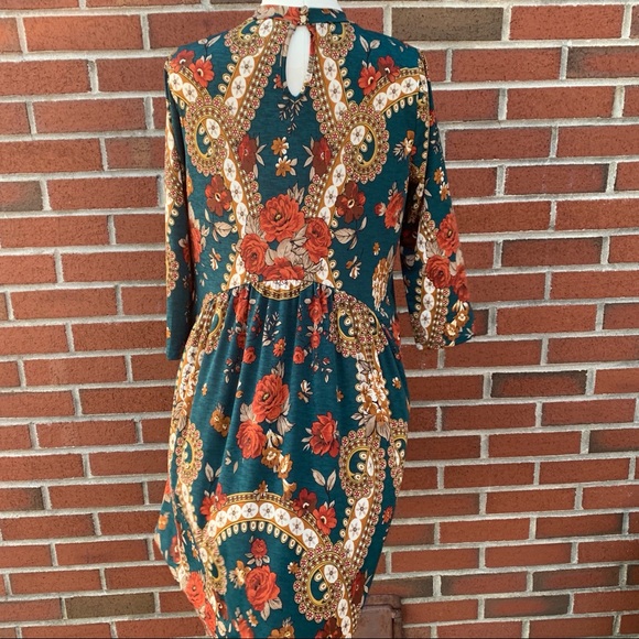 Floral 3/4 Sleeved Dress with pockets. - Picture 3 of 8